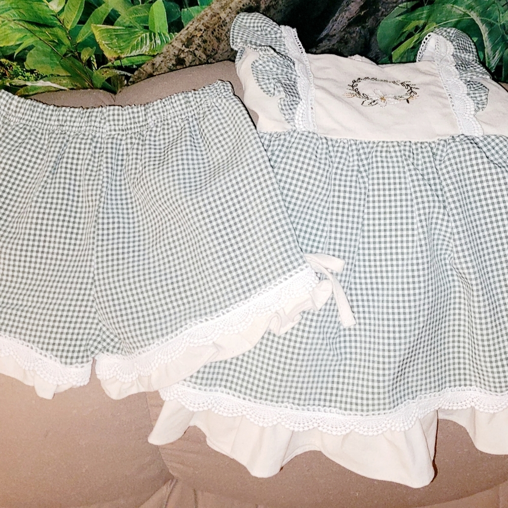 Evie's Closet Sz 3 Embroidered Magnolia Dress 2 Piece Set!! NEW!!